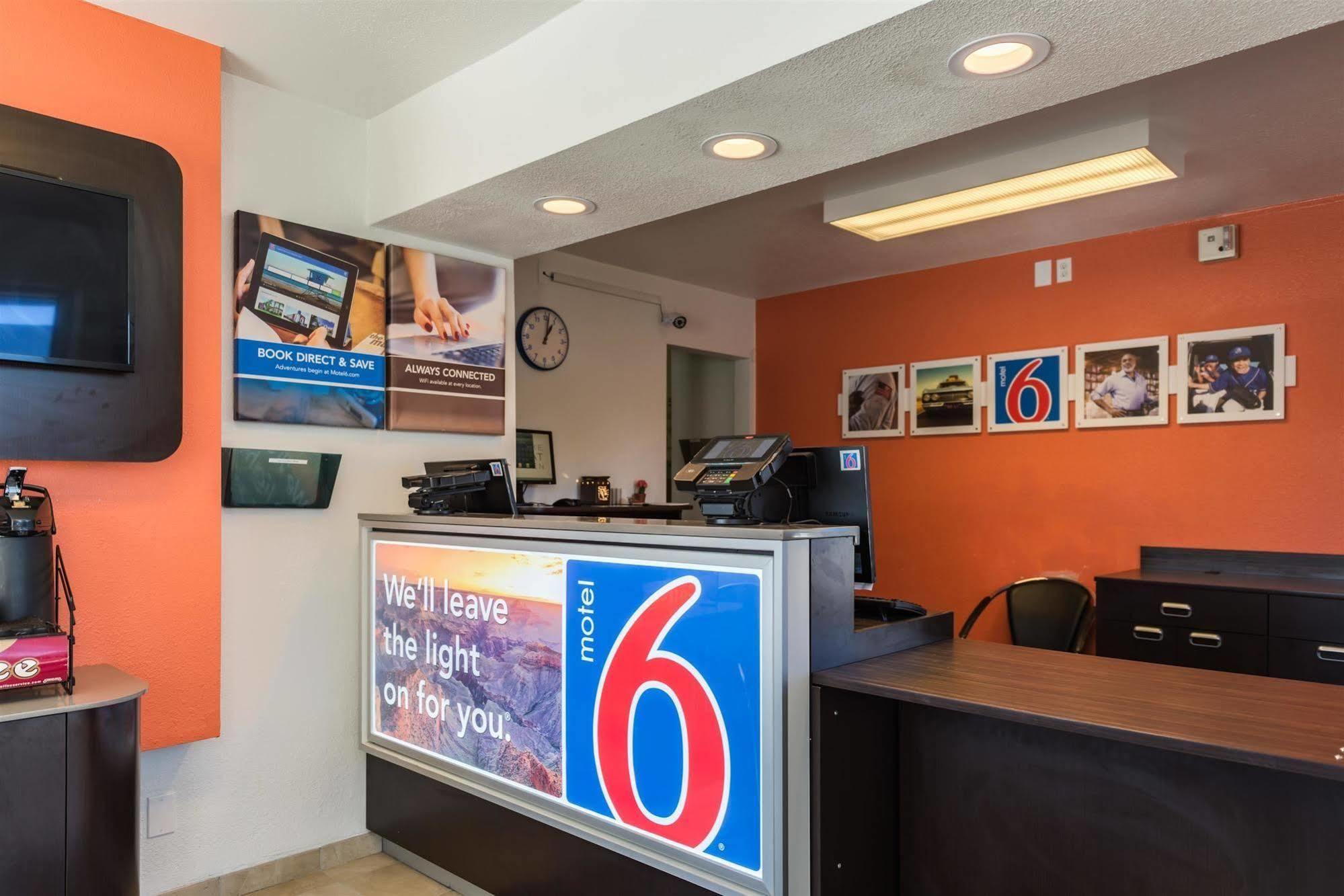 Motel 6-Reno, Nv - Virginia Plumb Exterior photo